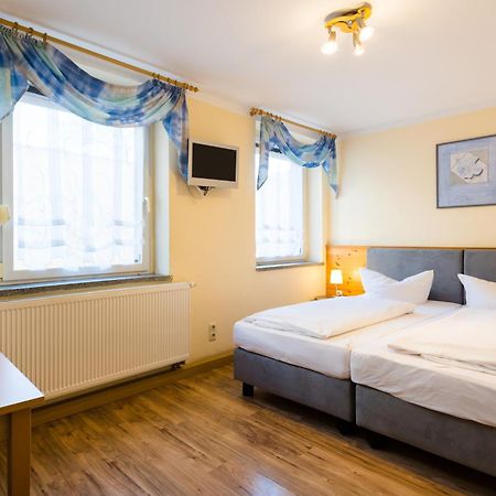 Pension & Ferienwohnungen Toepferstueb'L Saalfeld Saale Экстерьер фото