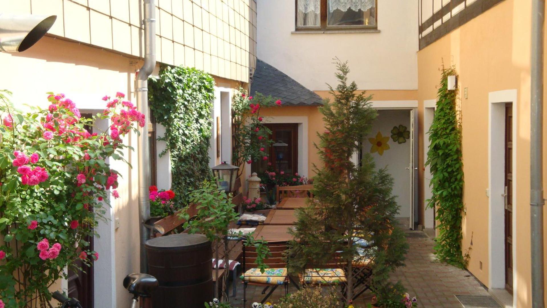 Pension & Ferienwohnungen Toepferstueb'L Saalfeld Saale Экстерьер фото